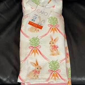 Easter CARO HOME  Bunnies and Carrots Kitchen Towels, Set of 3 - Carrot Towels